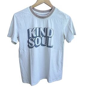 🌴 Zoe + Liv Kind Soul Graphic T-Shirt – Size M